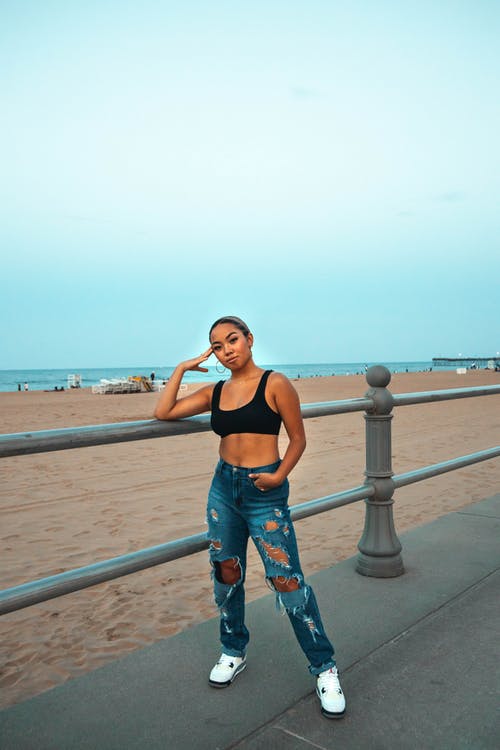 有关垂直拍摄, 女人, 戶外的免费素材图片