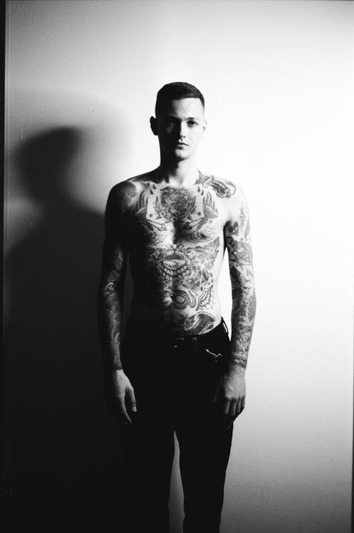 有关人, 半裸, 嚴肅的免费素材图片