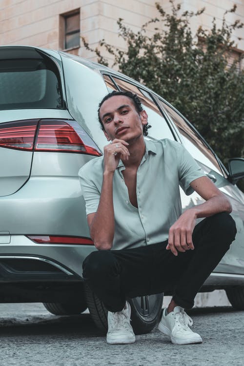 有关低角度拍攝, 停放的汽車, 坐的免费素材图片