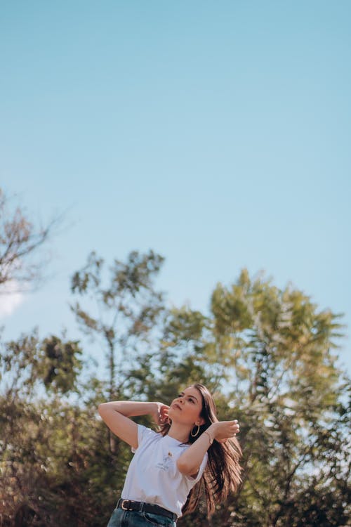 有关刷牙, 垂直拍摄, 女人的免费素材图片