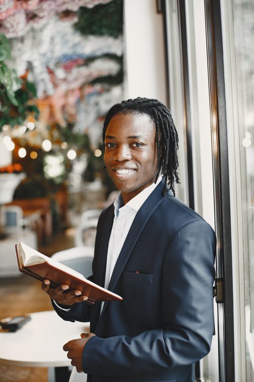 有关垂直拍摄, 套裝, 室內的免费素材图片