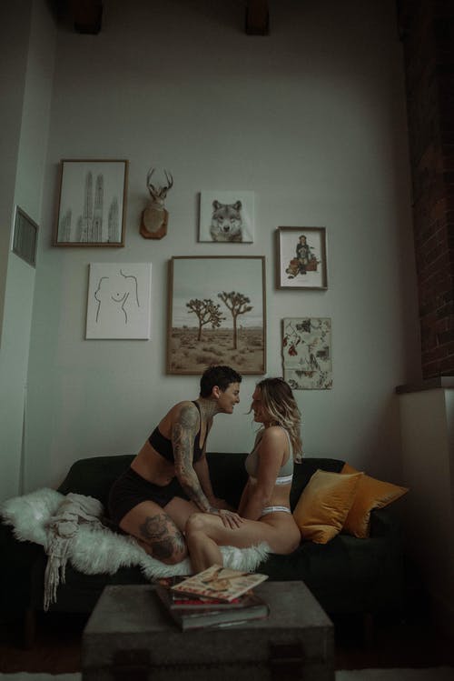 有关一對, 內衣, 坐的免费素材图片