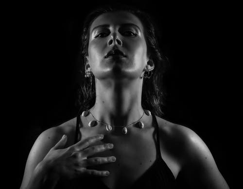 有关單色, 女人, 工作室拍摄的免费素材图片