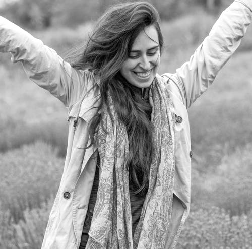 有关@户外, 双手举起, 圍巾的免费素材图片