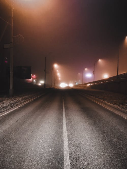 有关在晚上, 垂直拍摄, 戶外的免费素材图片