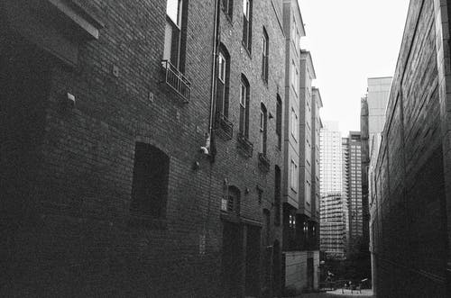 有关之间, 單色, 城市的免费素材图片