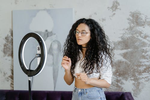 有关女孩, 捲捲的, 智慧手機的免费素材图片