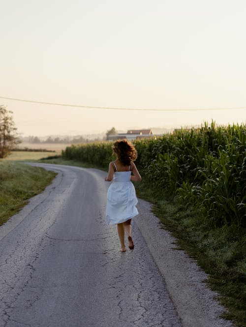 有关垂直拍摄, 女人, 後視圖的免费素材图片