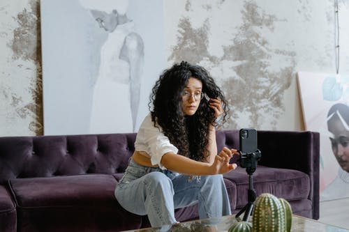 有关三腳架, 坐, 壁画的免费素材图片