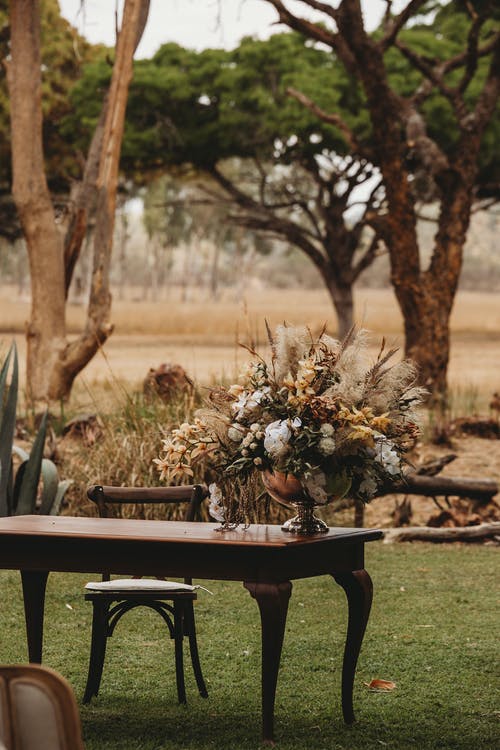 有关@户外, 垂直拍摄, 木桌的免费素材图片