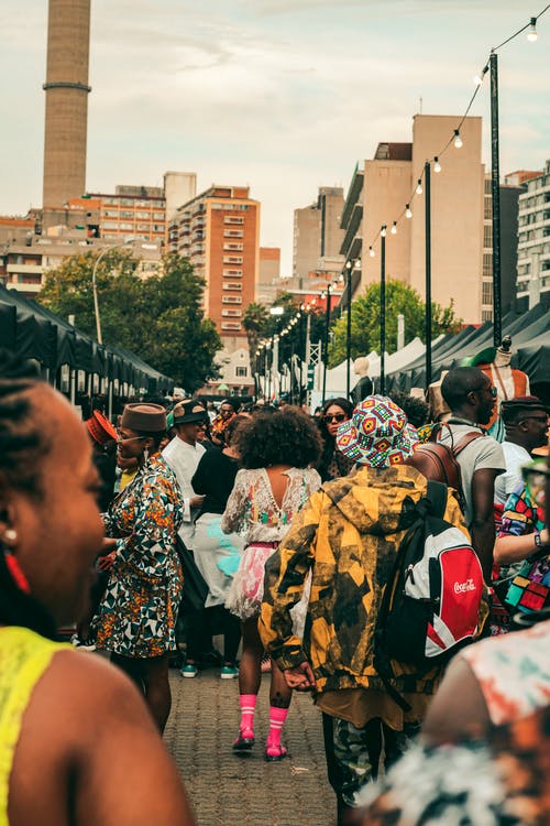 有关串灯泡, 垂直拍摄, 巷弄的免费素材图片