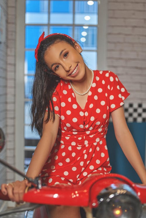 有关倚, 垂直拍摄, 女人的免费素材图片