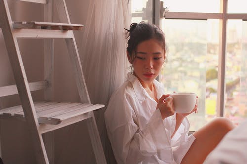 有关咖啡, 女人, 室內的免费素材图片