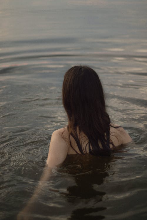 有关垂直拍摄, 女人, 後視圖的免费素材图片