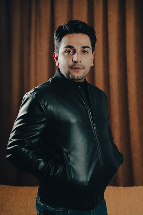 有关人, 双手插在口袋里, 垂直拍摄的免费素材图片