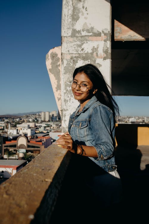 有关倚, 垂直拍摄, 女人的免费素材图片