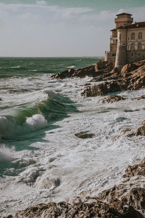 有关在海邊, 垂直拍摄, 城堡的免费素材图片