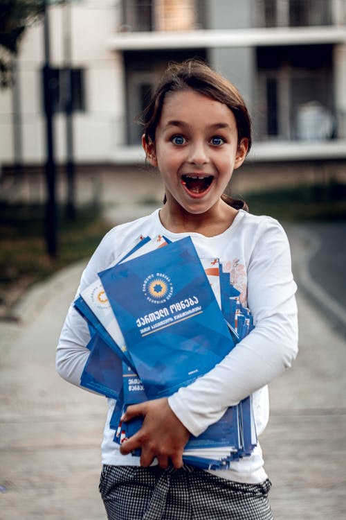 有关兒童, 垂直拍摄, 女孩的免费素材图片