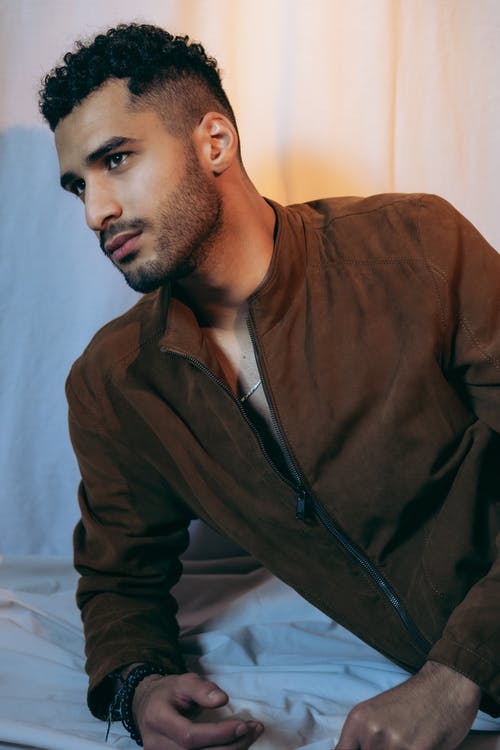棕色拉链外套的男人 · 免费素材图片