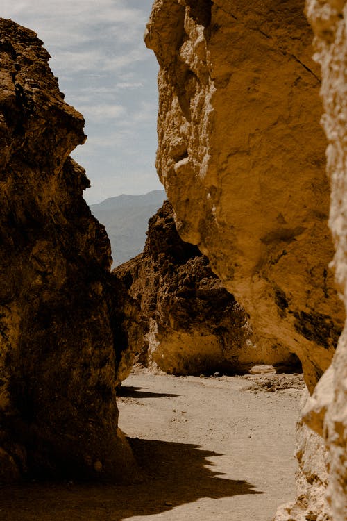 岩层附近通路的照片 · 免费素材图片