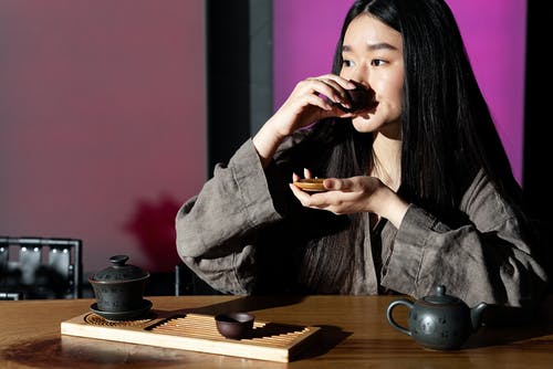 有关坐, 敬茶礼仪, 木托盤的免费素材图片