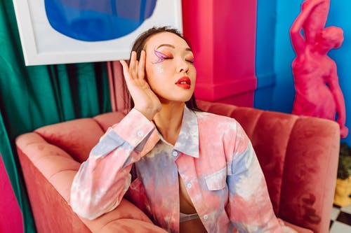 有关LGBTQ, 化妝, 單人沙發的免费素材图片