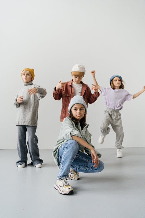 有关冷色調, 垂直拍摄, 孩子的免费素材图片