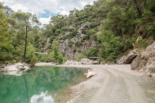 有关天性, 山区河流, 山腰的免费素材图片