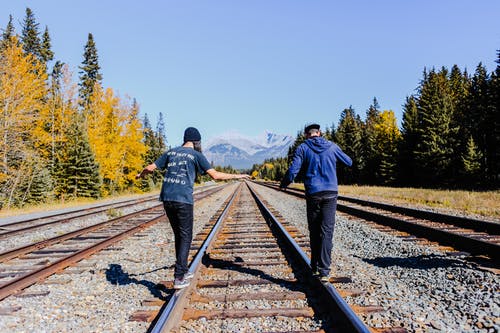 有关（頂部有小羊毛球的）羊毛帽子, 帽子, 後視圖的免费素材图片