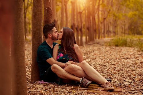 有关一對, 一起, 坐的免费素材图片