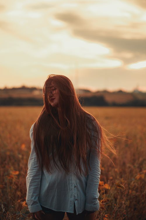 有关垂直拍摄, 女人, 戶外的免费素材图片