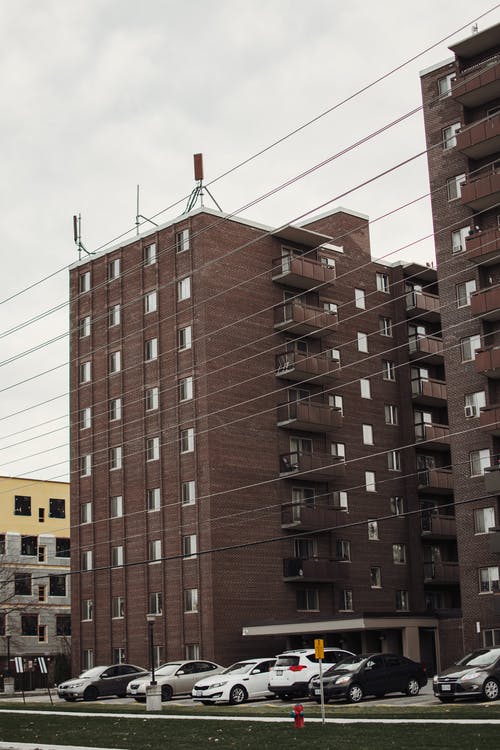 有关住宅大樓, 公寓建築, 建築外觀的免费素材图片
