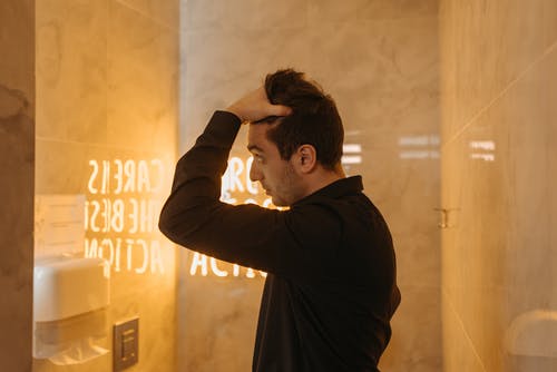 有关人, 側面圖, 握住的免费素材图片