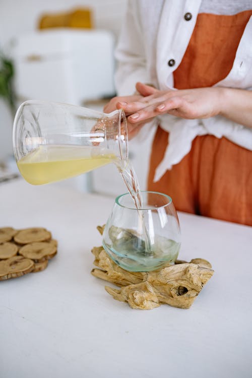 有关傾注, 垂直拍摄, 天氣好的免费素材图片