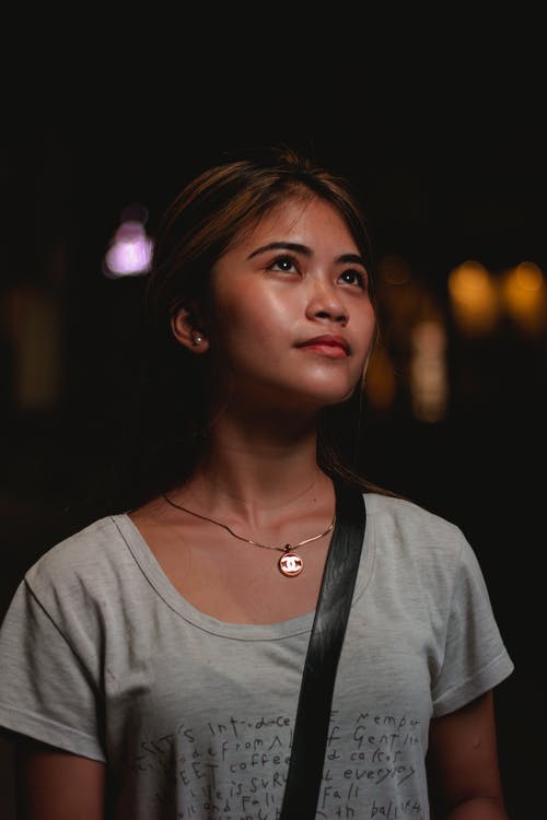 有关向上看, 垂直拍摄, 夜间的免费素材图片