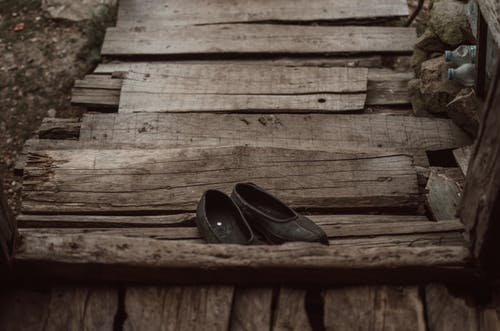 黑鞋的照片 · 免费素材图片
