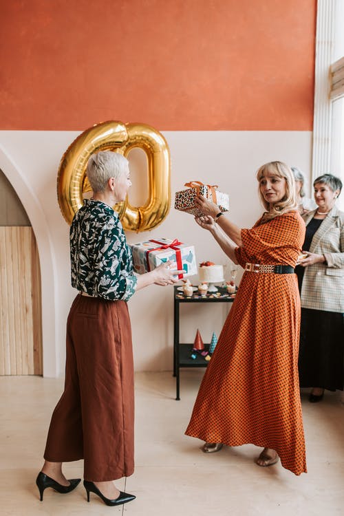 有关60岁以上的女性, 60岁后的生活, 展示的免费素材图片