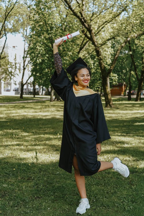 有关垂直拍摄, 學生, 握住的免费素材图片