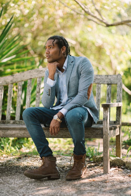 有关人, 坐, 垂直拍摄的免费素材图片