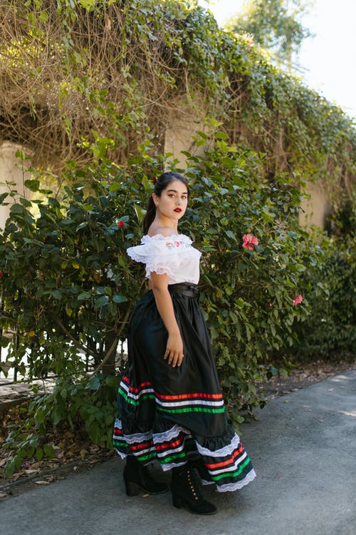 有关传统服装, 側面圖, 嚴肅的免费素材图片