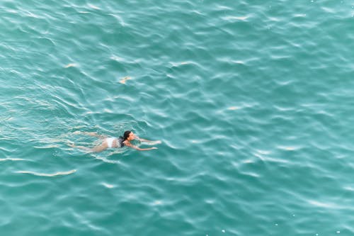 有关夏天, 女人, 水體的免费素材图片