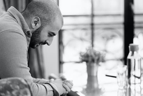 有关人, 哀思, 單色的免费素材图片