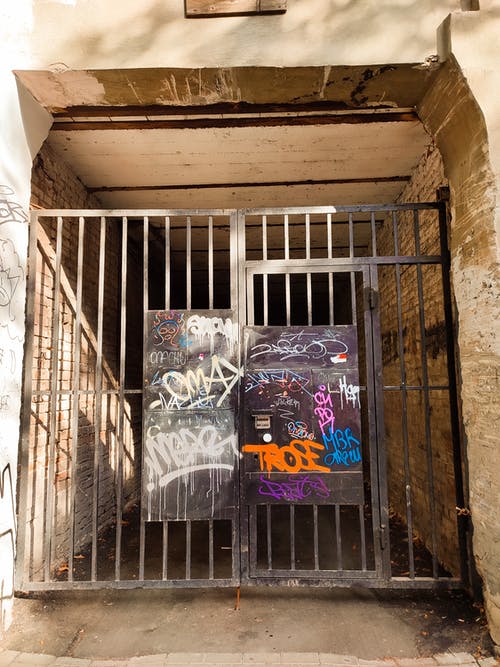 有关垂直拍摄, 塗鴉, 累死了的免费素材图片