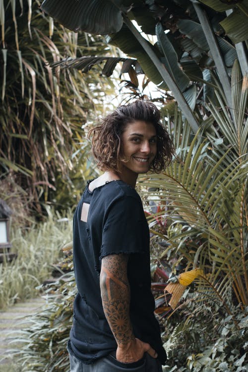 有关人, 回頭看, 垂直拍摄的免费素材图片