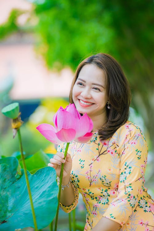 有关垂直拍摄, 握住, 擺姿勢的免费素材图片