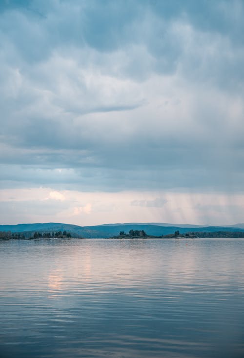 有关垂直拍摄, 壞心情, 多雲的的免费素材图片
