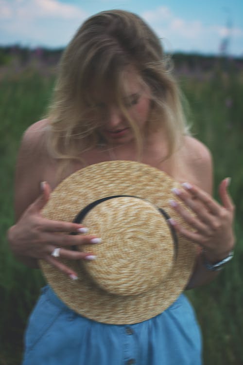 有关半裸, 垂直拍摄, 女人的免费素材图片