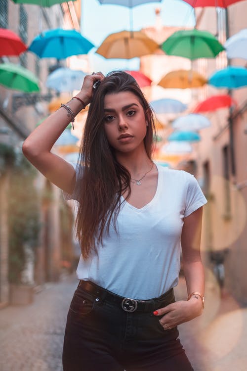 有关垂直拍摄, 女人, 戶外的免费素材图片