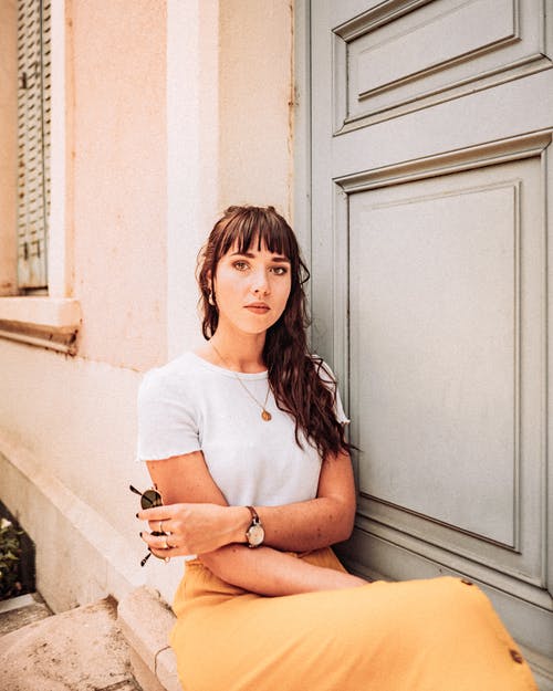 有关優雅, 咖啡色頭髮的女人, 垂直拍摄的免费素材图片