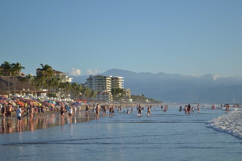 有关人群, 山, 岸邊的免费素材图片